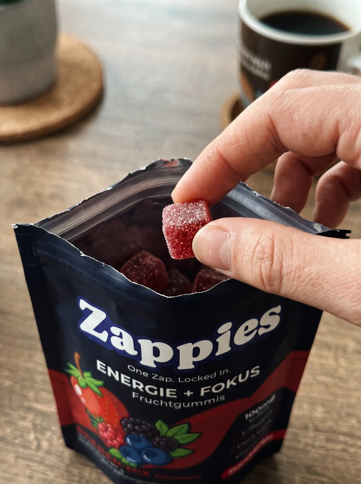 ZAPPIES Beutel mit Trinkflasche auf einer Hantelbank im Gym